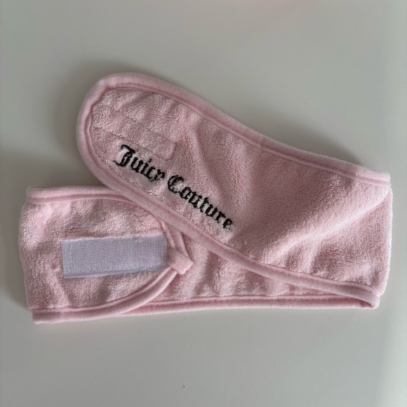 Juicy Couture Hot Pink Velvet Heart Cosmetic Pouch with Light Pink Spa Set - Picture 5 of 11